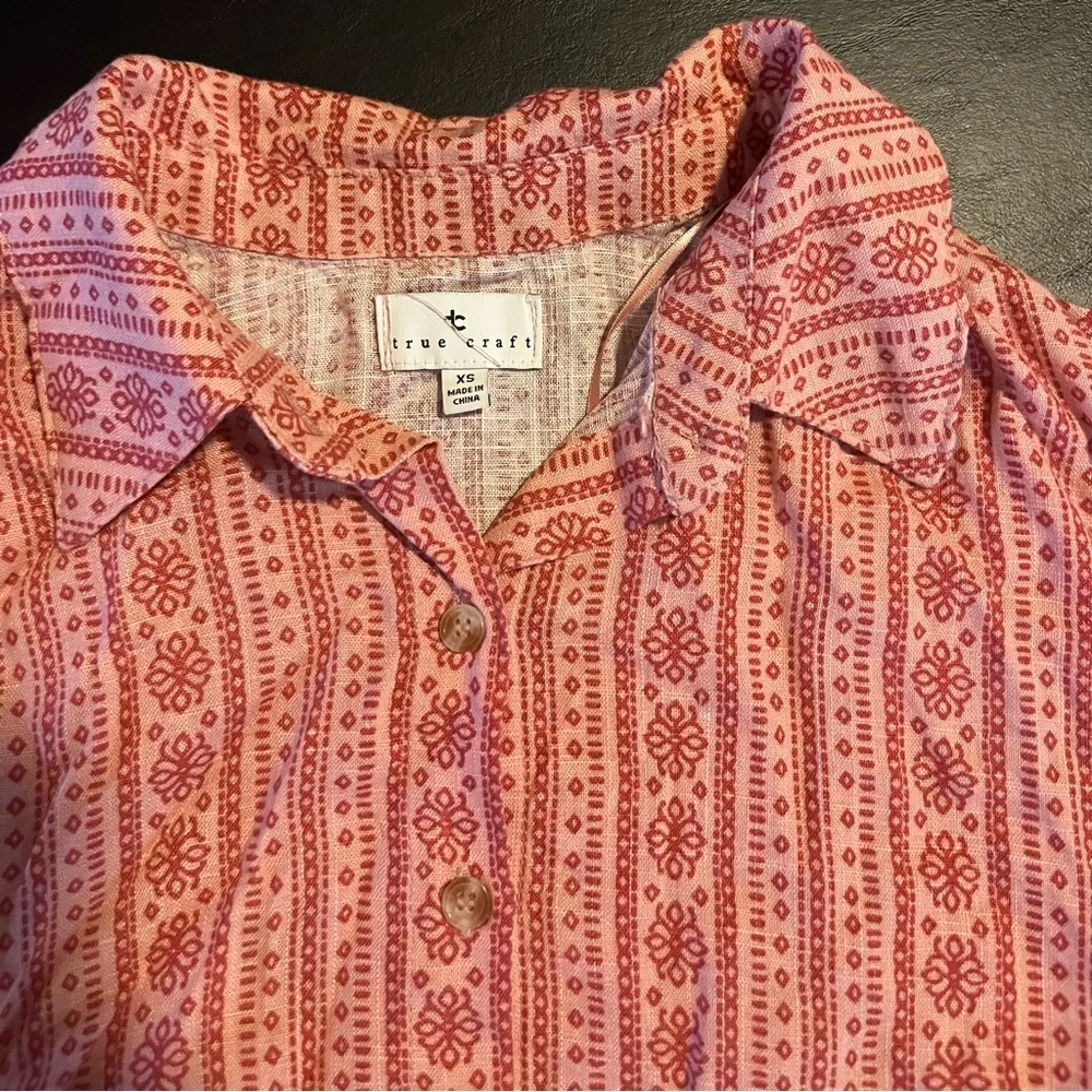 Floral Patterned Button-Up Top - Picture 2 of 4